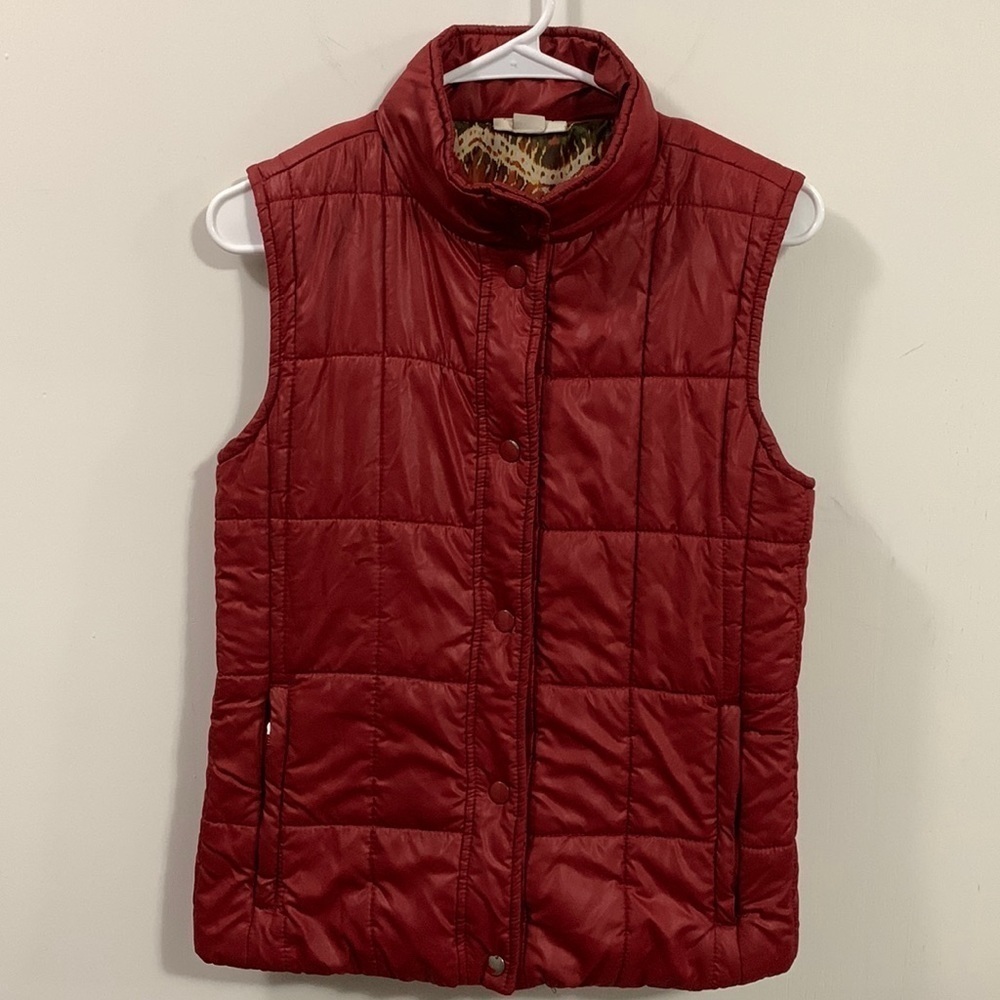 Tweeds puffer vest burgundy Size medium, pocket zippers have no tabs priced low